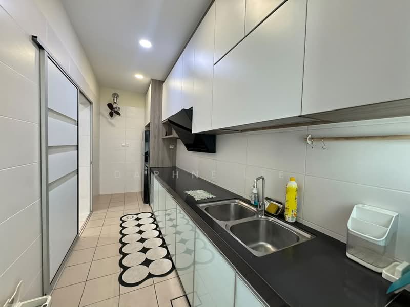 2-storey Terraced House for Rent in Taman Mount Austin (Tebrau) - Daphne Lee - Kitchen - PropertyGuru.com.my