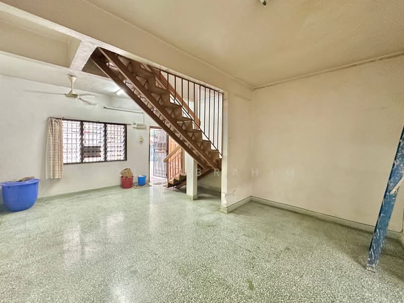 2-storey Terraced House for Sale in Taman Melur (Ampang) - Azli Ibrahim - Living Room - PropertyGuru.com.my