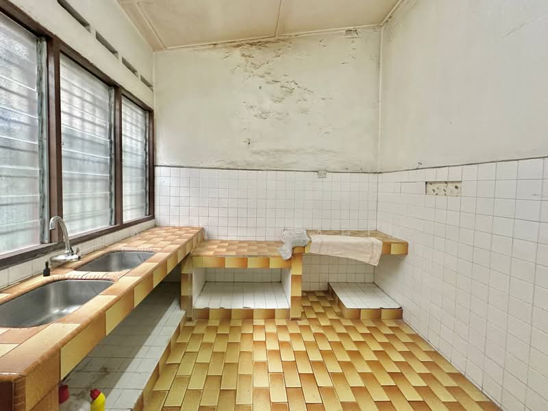 2-storey Terraced House for Sale in Taman Melur (Ampang) - Azli Ibrahim - Kitchen - PropertyGuru.com.my