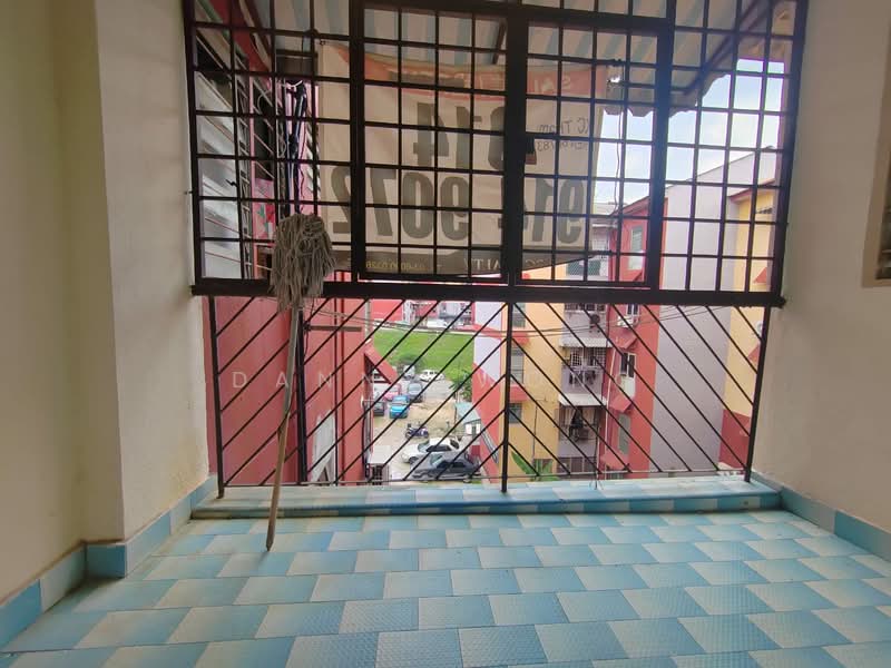 Rumah Flat untuk Dijual di Nuri - Danny Wong - Balcony - PropertyGuru.com.my