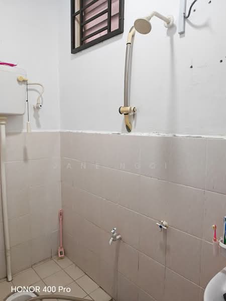 Rumah Teres 2 Tingkat untuk Dijual di Taman Setia Indah (Tebrau) - Jane Ngoi - Bathroom - PropertyGuru.com.my