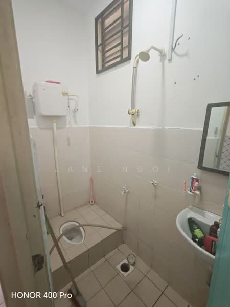 Rumah Teres 2 Tingkat untuk Dijual di Taman Setia Indah (Tebrau) - Jane Ngoi - Bathroom - PropertyGuru.com.my