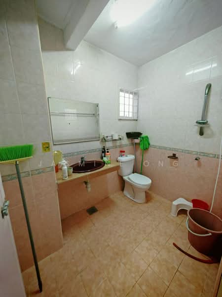 Rumah Teres 2 Tingkat untuk Dijual di Taman Sri Bintang (Kepong) - Jasmine Ong - Bathroom - PropertyGuru.com.my