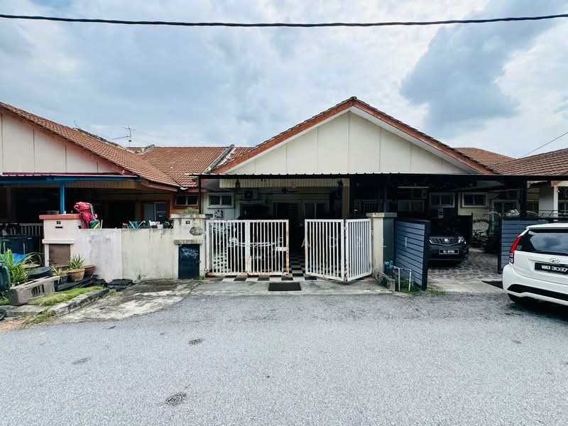 1-storey Terraced House for Sale in Kajang (Selangor) - Mohd Fadzli - Exterior - PropertyGuru.com.my