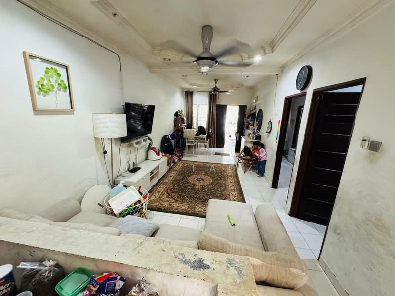 1-storey Terraced House for Sale in Kajang (Selangor) - Mohd Fadzli - Living Room - PropertyGuru.com.my