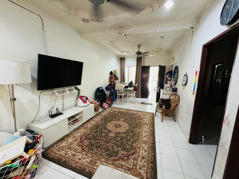 1-storey Terraced House for Sale in Kajang (Selangor) - Mohd Fadzli - Living Room - PropertyGuru.com.my