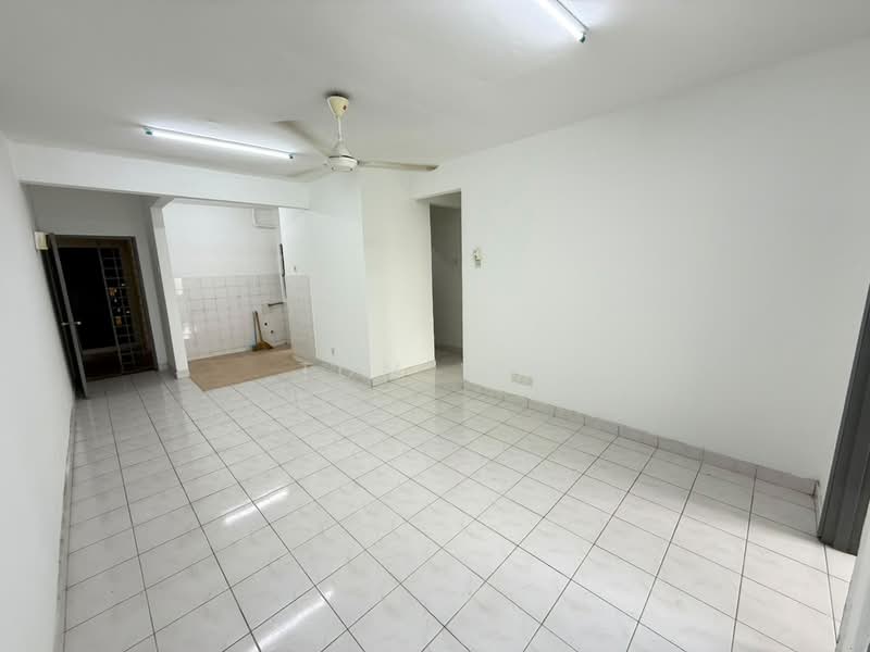 Rumah Flat untuk Dijual di Bandar Baru Kundang - Tom Yip - Living Room - PropertyGuru.com.my