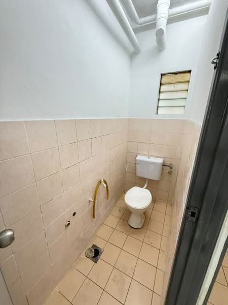 Rumah Flat untuk Dijual di Bandar Baru Kundang - Tom Yip - Bathroom - PropertyGuru.com.my
