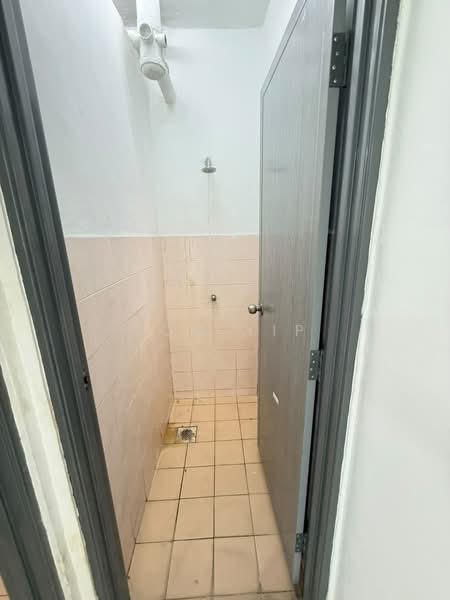 Rumah Flat untuk Dijual di Bandar Baru Kundang - Tom Yip - Bathroom - PropertyGuru.com.my