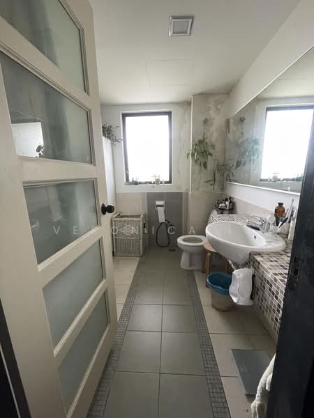 Zero-Lot Bungalow for Sale in Bukit Gita Bayu (Seri Kembangan) - Veronica Ng - Bathroom - PropertyGuru.com.my