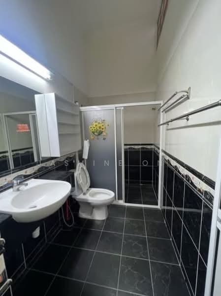 Rumah Teres 2 Tingkat untuk Dijual di Taman Sri Bintang (Kepong) - Jasmine Ong - Bathroom - PropertyGuru.com.my