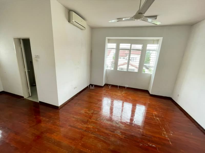 Rumah Berkembar untuk Dijual di Kota Emerald (Rawang) - Tom Yip - Living Room - PropertyGuru.com.my
