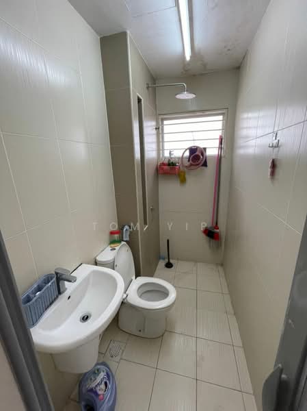 Rumah Berkembar untuk Dijual di Kota Emerald (Rawang) - Tom Yip - Bathroom - PropertyGuru.com.my