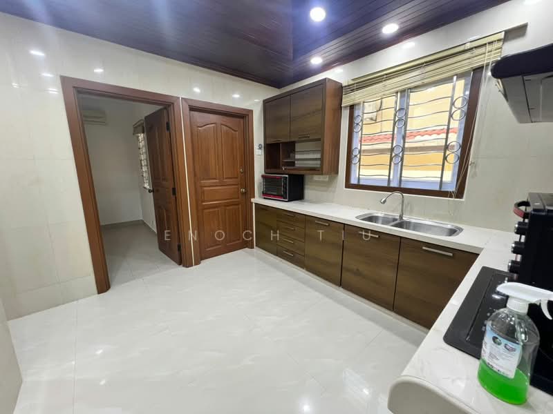 Rumah Banglo untuk Dijual di Kawasan Perumahan Sungai Emas (Batu Ferringhi) - Enoch Tiu - Kitchen - PropertyGuru.com.my