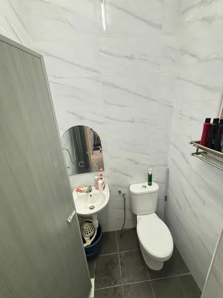 Rumah Teres 2 Tingkat untuk Dijual di Taman Kepong Indah (Kepong) - Vicky Tay - Bathroom - PropertyGuru.com.my
