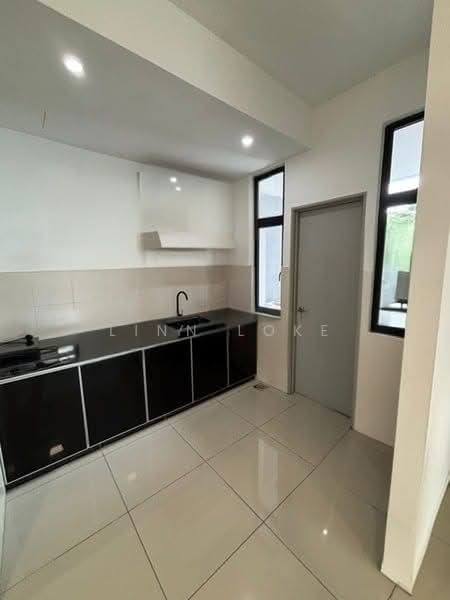 Pangsapuri untuk Dijual di Austin Regency (Pangsapuri Austin Perdana) - Linn Loke - Kitchen - PropertyGuru.com.my
