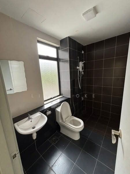 Pangsapuri untuk Dijual di Austin Regency (Pangsapuri Austin Perdana) - Linn Loke - Bathroom - PropertyGuru.com.my