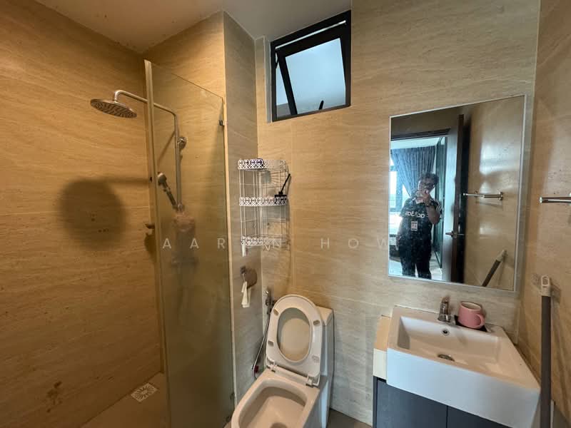 Servis Apartment untuk Disewa di Crescent Bay Suites (Teluk Bayu) - Aaron How - Bathroom - PropertyGuru.com.my