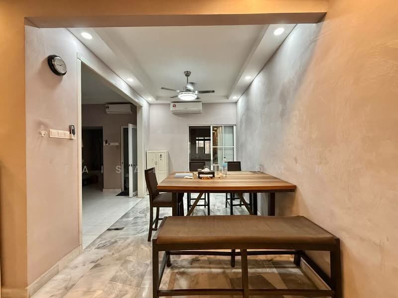 Rumah Teres 2 Tingkat untuk Dijual di Setiawangsa (Kuala Lumpur) - Faisal Abu Omar - Dining Room - PropertyGuru.com.my