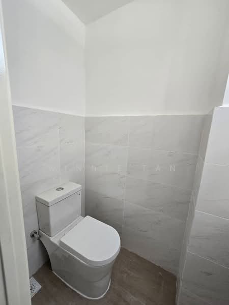 Shop / Office for Rent in Tampoi (Johor) - Winnie Tan - Bathroom - PropertyGuru.com.my