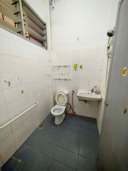 Rumah Teres untuk Dijual di Taman Bukit Maluri (Kepong) - Jasmine Ong - Bathroom - PropertyGuru.com.my