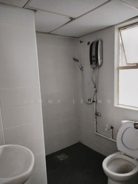 Kondominium untuk Disewa di The Palladium - Jimmy Leong - Bathroom - PropertyGuru.com.my