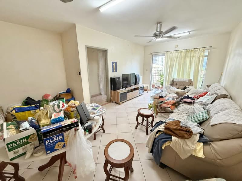 Kondominium untuk Dijual di Perdana Exclusive - Faisal Abu Omar - Living Room - PropertyGuru.com.my