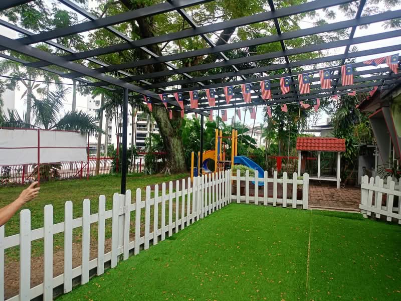 Rumah Banglo untuk Dijual di Seksyen 11 (Petaling Jaya) - Lena Green - Garden - PropertyGuru.com.my