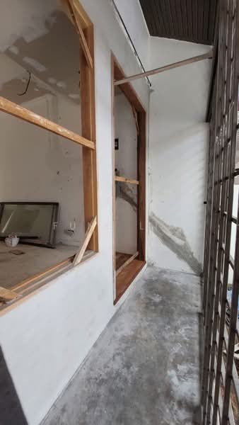 1-storey Terraced House for Sale in Taman Inderawasih (Perai) - Fung Lim - Balcony - PropertyGuru.com.my