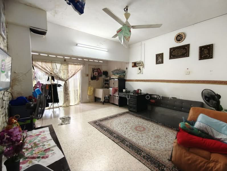 Rumah Teres 2 Tingkat untuk Dijual di Gombak (Selangor) - Faisal Abu Omar - Living Room - PropertyGuru.com.my