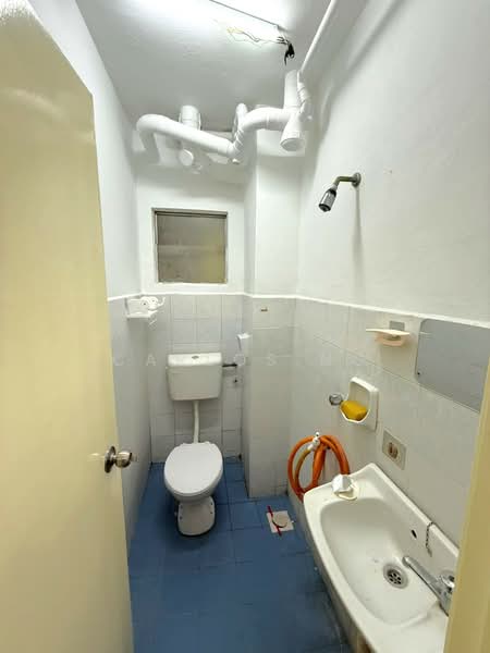 Apartment for Rent at Flora Damansara Apartment - Carlos Ng - Bathroom - PropertyGuru.com.my
