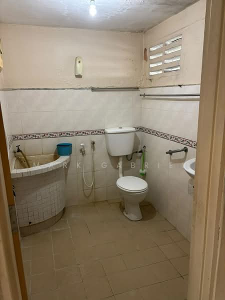 Rumah Teres 1 Tingkat untuk Dijual di Seksyen 17 (Petaling Jaya) - Mark Gabriel - Bathroom - PropertyGuru.com.my