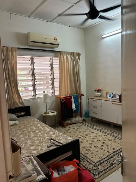Rumah Teres 1 Tingkat untuk Dijual di Seksyen 17 (Petaling Jaya) - Mark Gabriel - Bedroom 1 - PropertyGuru.com.my