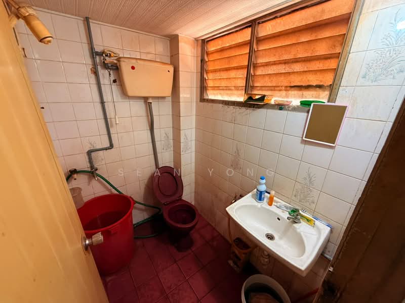 3-storey Terraced House for Sale in Taman Daya (Kepong) - Sean Yong - Bathroom - PropertyGuru.com.my