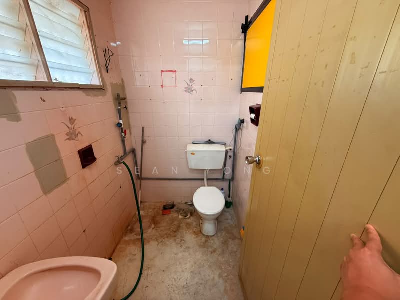 3-storey Terraced House for Sale in Taman Daya (Kepong) - Sean Yong - Bathroom - PropertyGuru.com.my