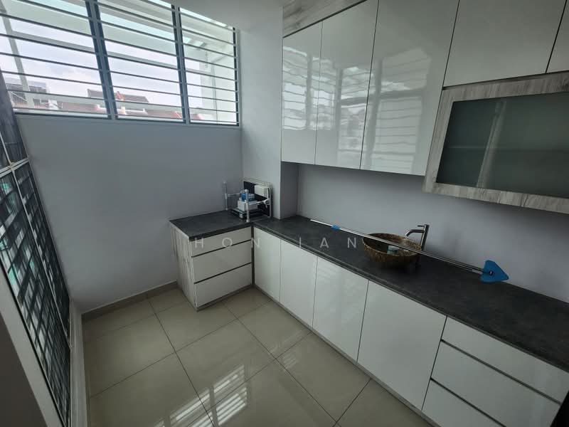 Rumah Teres 3 Tingkat untuk Disewa di Bandar Kinrara (Selangor) - Hon Ian - Kitchen - PropertyGuru.com.my