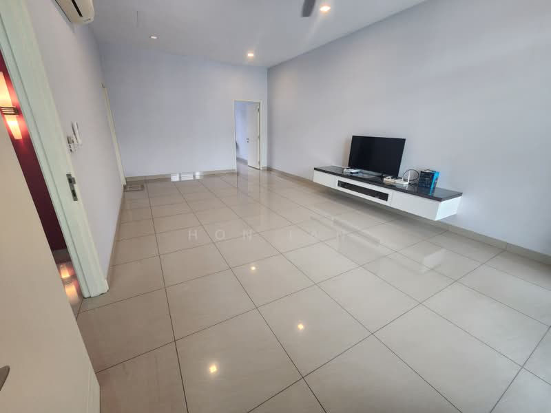 Rumah Teres 3 Tingkat untuk Disewa di Bandar Kinrara (Selangor) - Hon Ian - Living Room - PropertyGuru.com.my