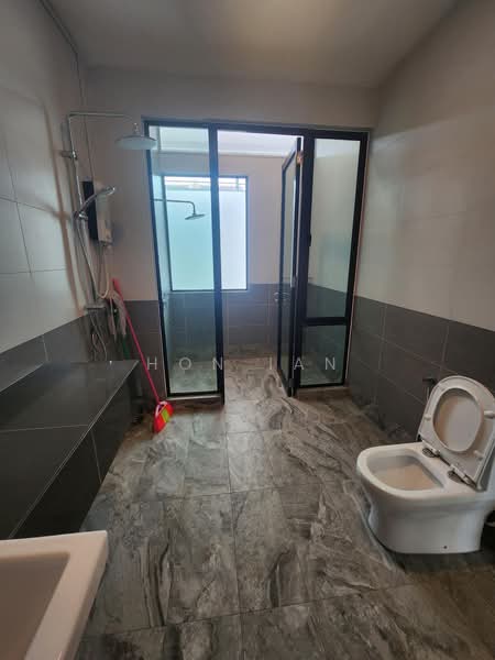 Rumah Teres 3 Tingkat untuk Disewa di Bandar Kinrara (Selangor) - Hon Ian - Bathroom - PropertyGuru.com.my