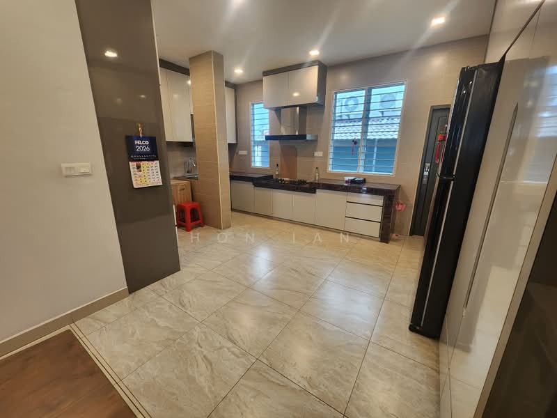 Rumah Teres 3 Tingkat untuk Disewa di Bandar Kinrara (Selangor) - Hon Ian - Kitchen - PropertyGuru.com.my