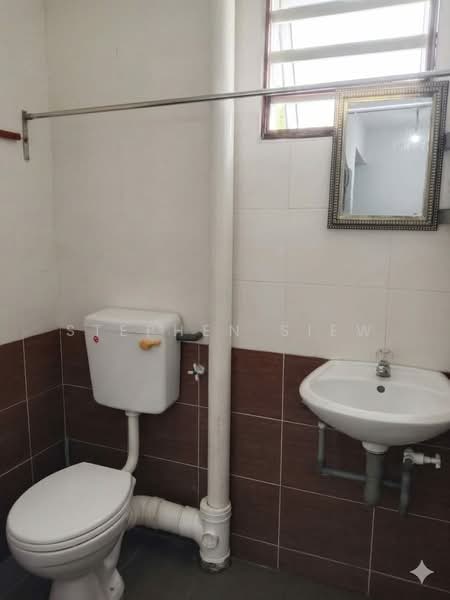 Rumah Teres 2 Tingkat untuk Dijual di Taman Arkid (Menglembu) - Stephen Siew - Bathroom - PropertyGuru.com.my