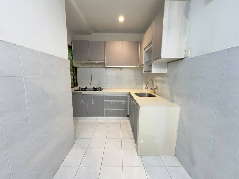 Pangsapuri untuk Dijual di Pangsapuri Putra Indah - Faisal Abu Omar - Kitchen - PropertyGuru.com.my