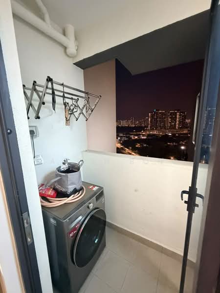 Servis Apartment untuk Disewa di Baron Residence @ Lake City - Kayden Bong - Balcony - PropertyGuru.com.my