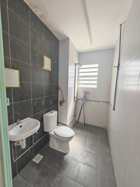 Rumah Teres 2 Tingkat untuk Disewa di Taman Belibis (Simpang Ampat) - Jeff Koay - Bathroom - PropertyGuru.com.my