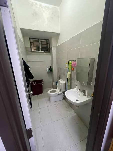 Rumah Teres 2 Tingkat untuk Dijual di Taman Sri Gading (Batu Pahat) - Noor Rahman - Bathroom - PropertyGuru.com.my