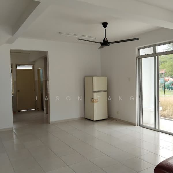 Rumah Teres untuk Disewa di Taman Pulai Jaya (Kulai) - Jason Tang - Living Room - PropertyGuru.com.my