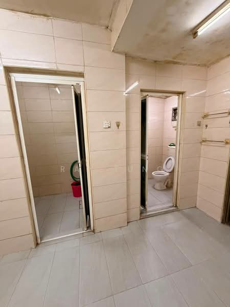 Rumah Teres 2-Tingkat untuk Dijual di Taman Desa Cemerlang (Ulu Tiram) - Ray Tung - Bathroom - PropertyGuru.com.my