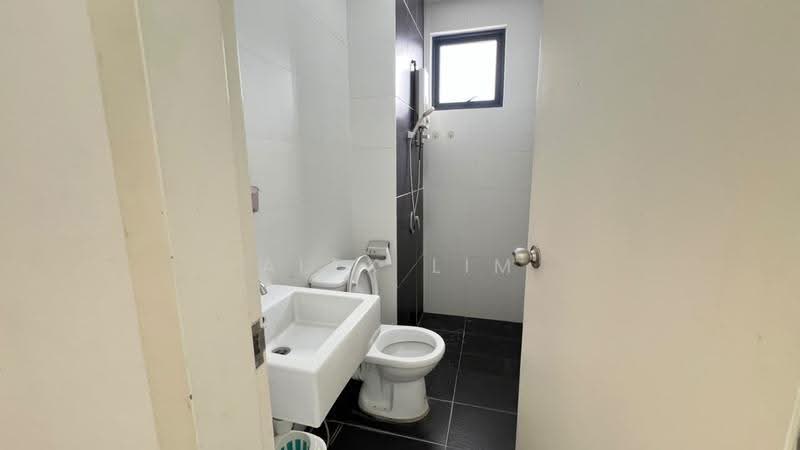 Kondominium untuk Disewa di Skyview Residence - Alex Lim - Bathroom - PropertyGuru.com.my