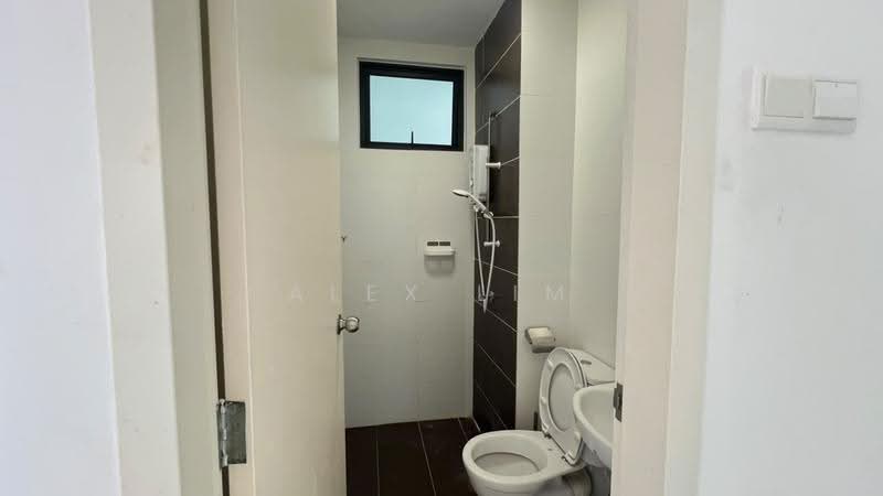 Kondominium untuk Disewa di Skyview Residence - Alex Lim - Bathroom - PropertyGuru.com.my