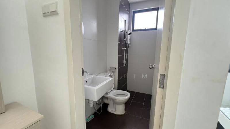Kondominium untuk Disewa di Skyview Residence - Alex Lim - Bathroom - PropertyGuru.com.my