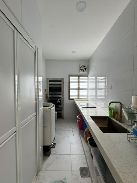 Rumah Teres 1.5 Tingkat untuk Disewa di Taman Molek (Johor Bahru) - Wallace Ang - Kitchen - PropertyGuru.com.my